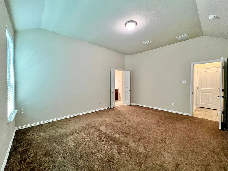 215 Clark Dr — Photo 12