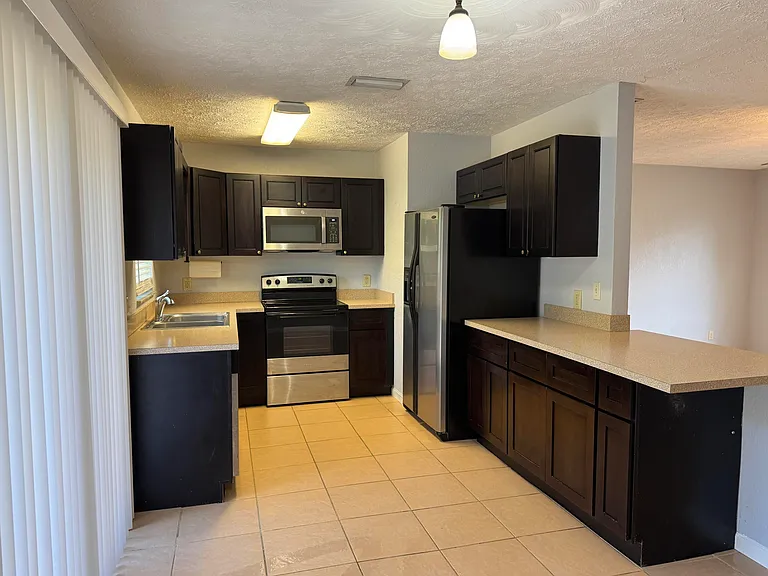 1841 SW McAllister Ln — Photo 2