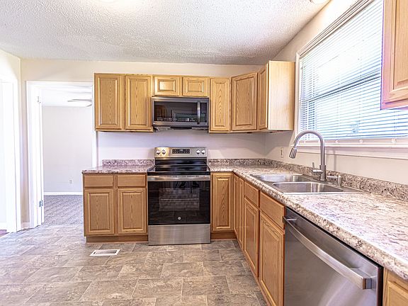 5th image of 2605 Scott Dr