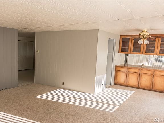 4th image of 11427 126th St E #214