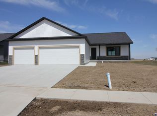 1024 W Panorama Rd, Lincoln, NE 68523