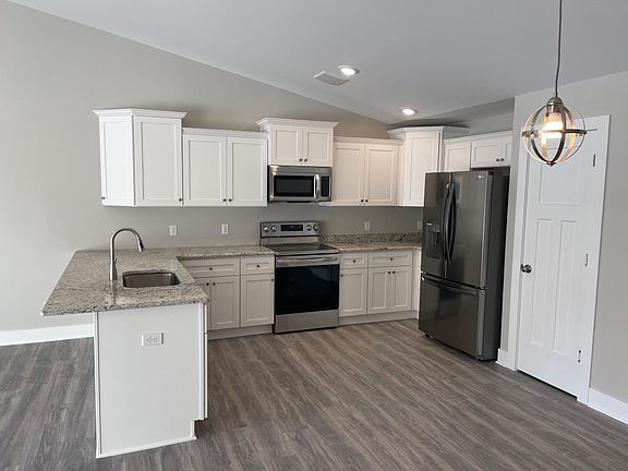 Quality cabinets w crown molding, granite countertops, Undermount sink, high and LG stainless steel appliances, self cleaning stove, French door refrigerator, W.D. Snack bar