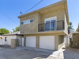 6443 1/2 Woodlake Ave, West Hills, CA