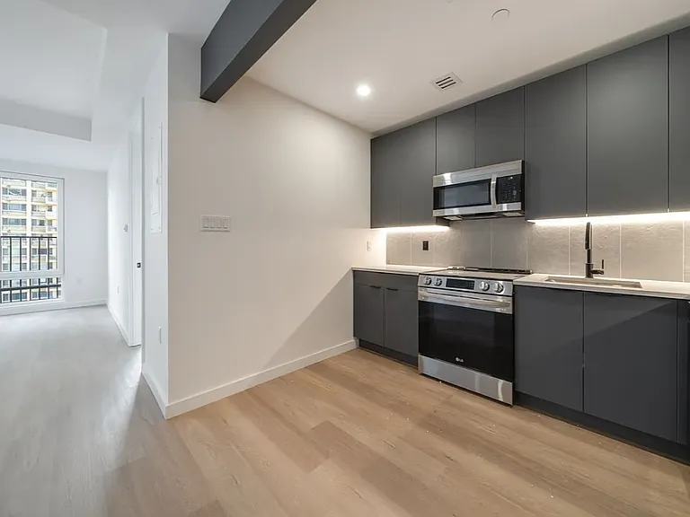 931 Carroll St #1007 — Photo 3