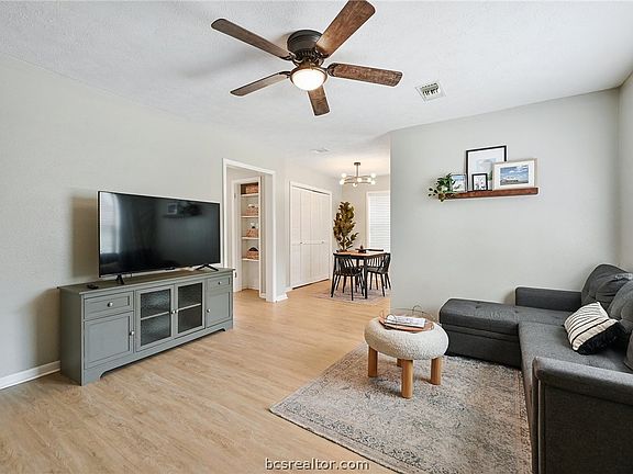 3rd image of 221 Sterling St