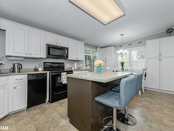 4th image of 40 Bullfrog Dr