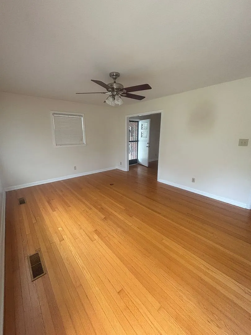 Welcome home to comfort and charm — Photo 2