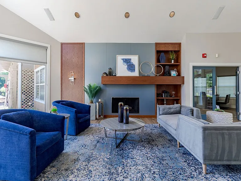 Kingscrest Apartments — Photo 3