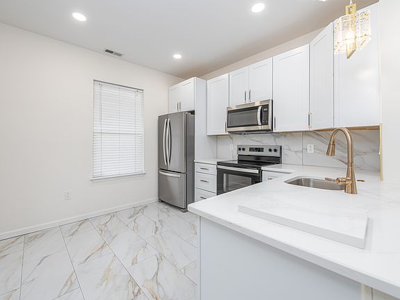 Stainless appliances large format tile