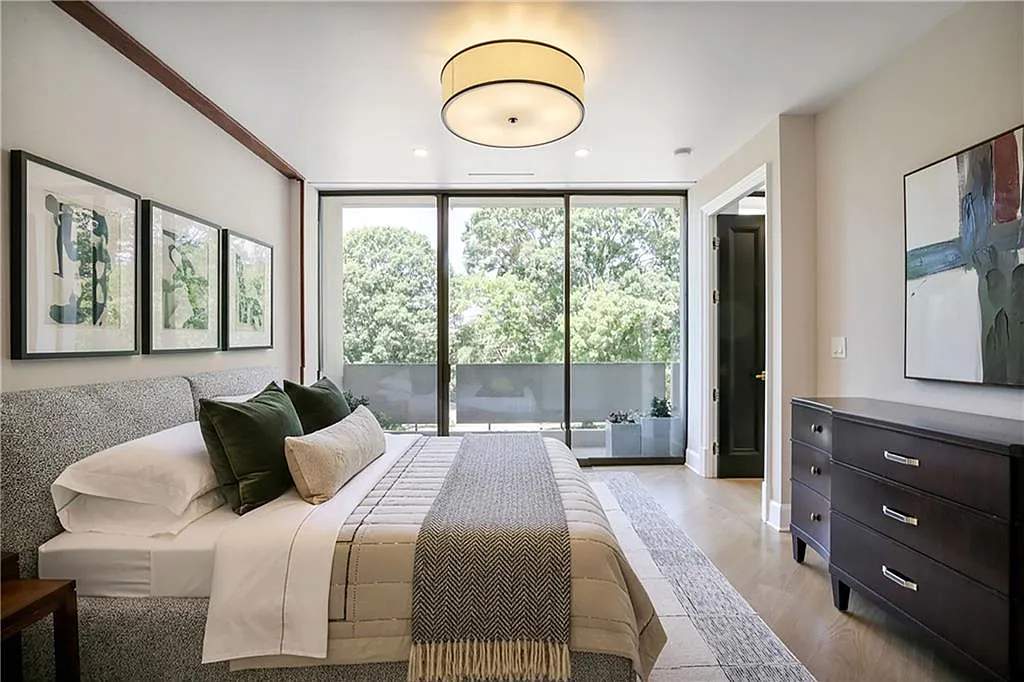 2 bed, 2.0 bath, 1600 sqft, $9,000 — Photo 2