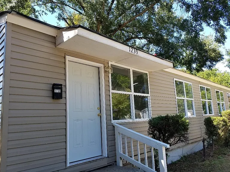 1239 Holden Dr — Photo 1