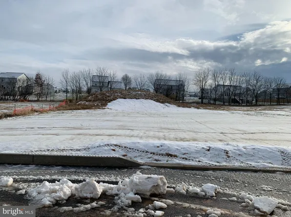 1260 Maple Ln, Hanover, PA 17331