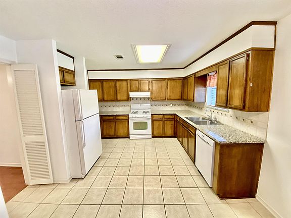 5th image of 2709 Saba Ln