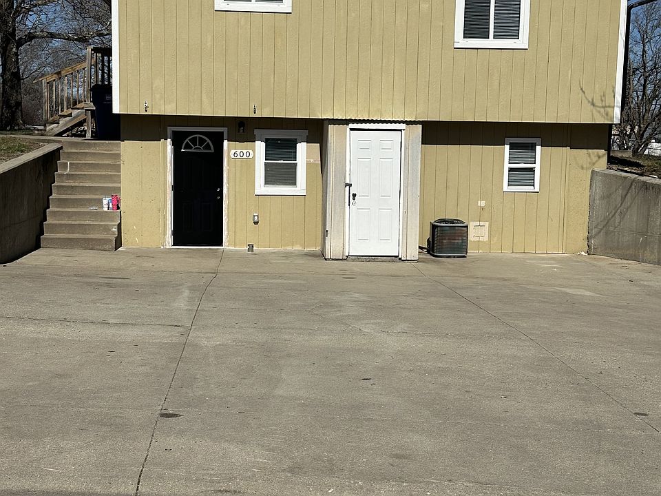 1st image of 600A Sara St #1