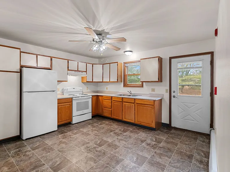 Hickory Drive and Pinecrest Apartments — Photo 12