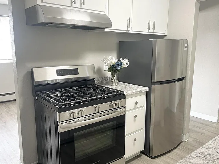 Richfield Square Apartments — Photo 8