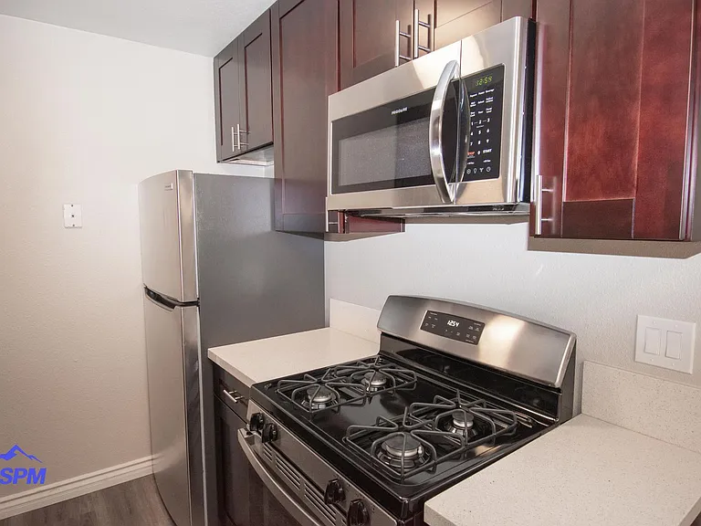 4060 Euclid North Apartments — Photo 6