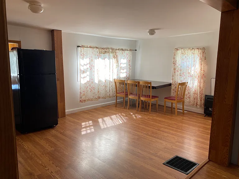 684 E Maine Rd — Photo 12