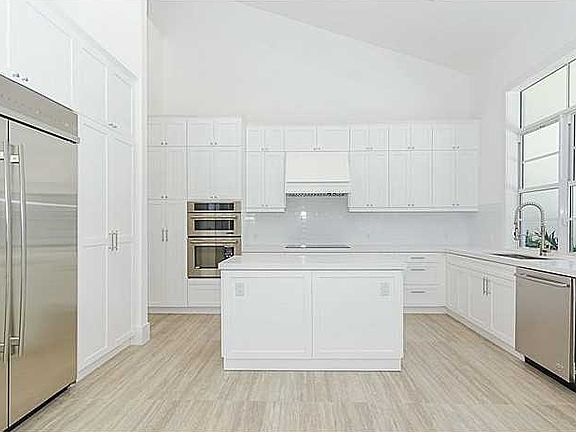 4th image of 1546 Catalonia Ave