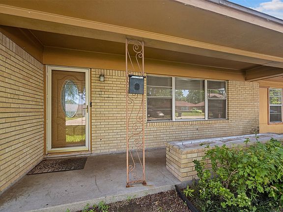 2nd image of 514 E Janisch Rd