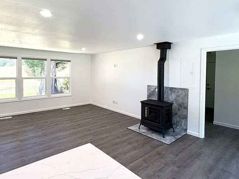 Living Room/Propane Fireplace