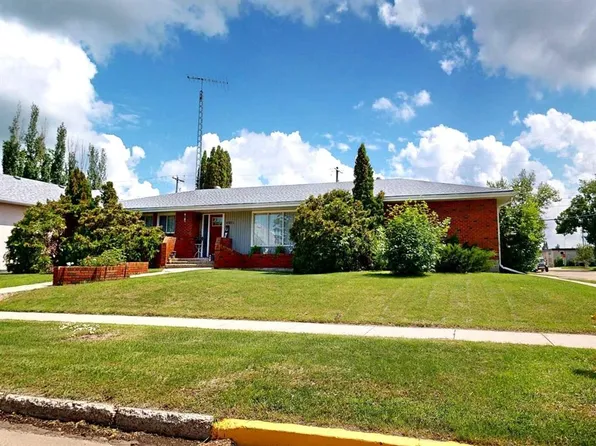 4901 W 52nd St, Stettler, AB T4K 1A9