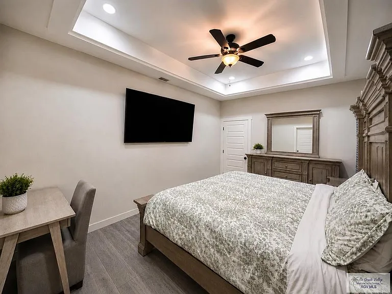 7231 Dominica Dr — Photo 17