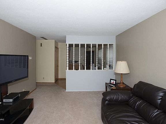 5th image of 214 Clover Ln
