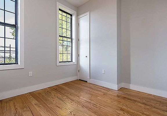 5th image of 75 Jefferson Ave #3R