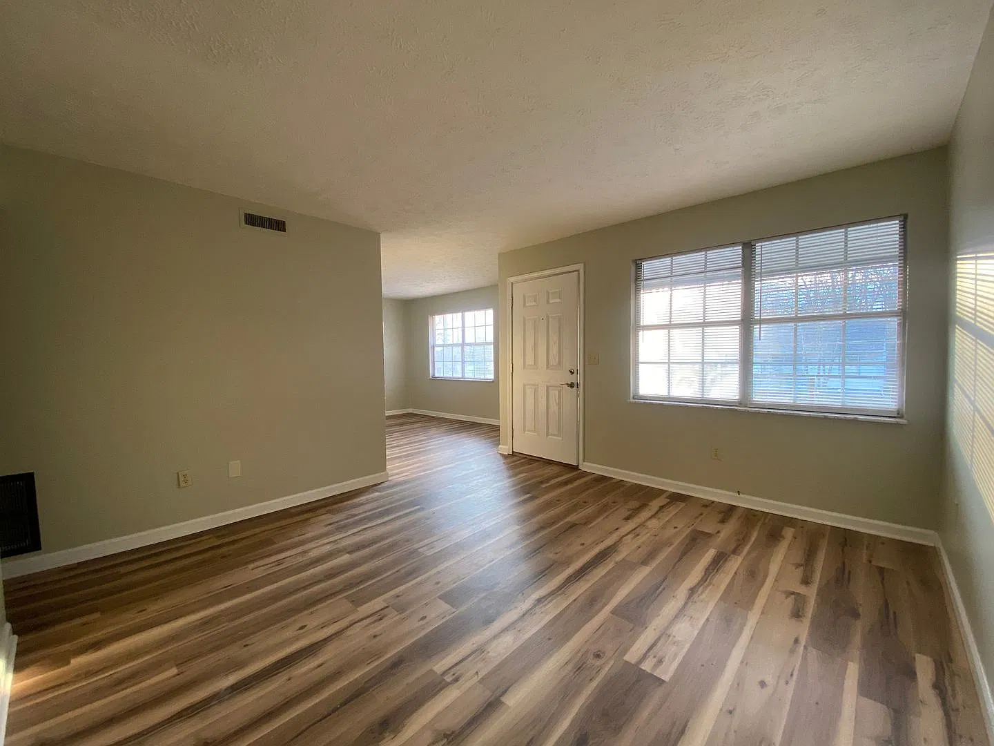Woodlawn Apts — Photo 4