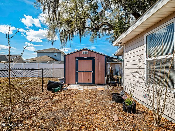 4th image of 705 OAK ARBOR Circle