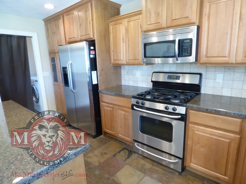 5 bed, 3256 sqft, $3,395 — Photo 4