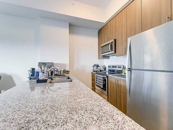 3rd image of 150 Oak Park Blvd #501