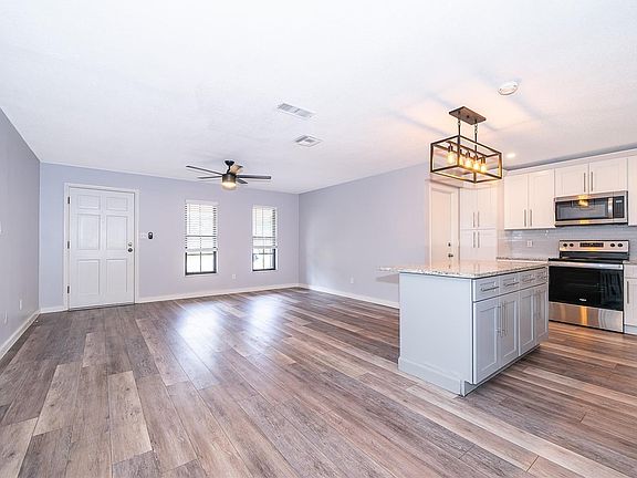 3rd image of 7509 Laurel Springs Dr