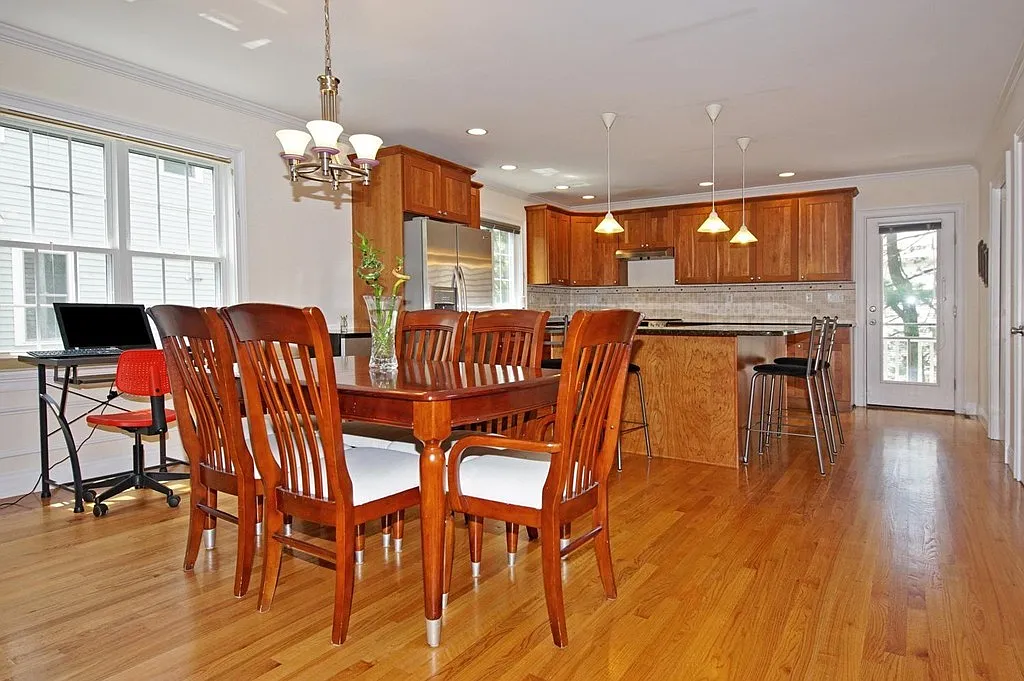 4 bed, 3.5 bath, 2200 sqft, $6,950 — Photo 2