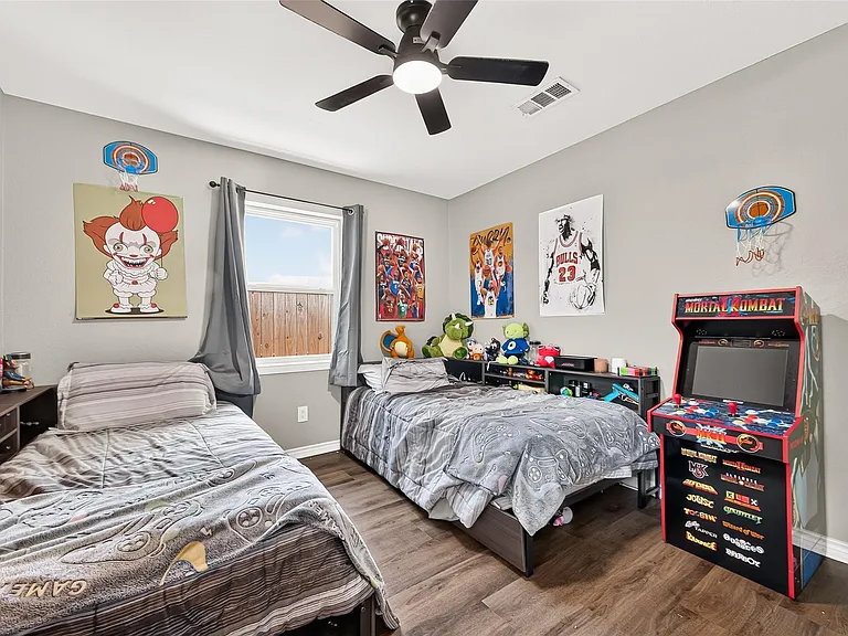 1005 Avenue D — Photo 30