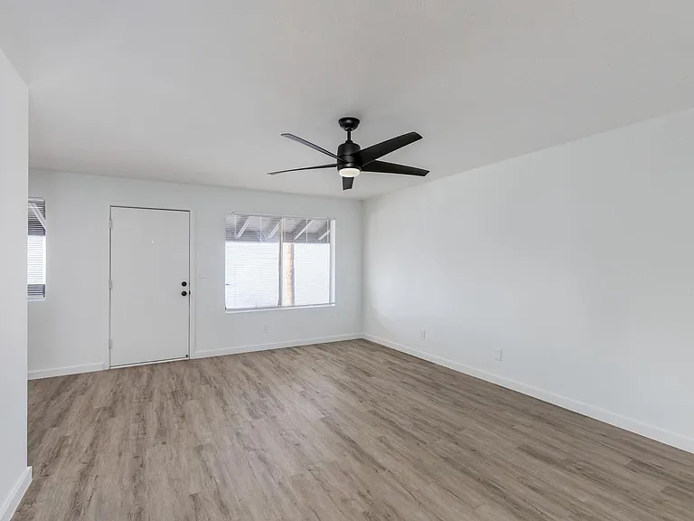 2026 S Hammond Dr — Photo 3
