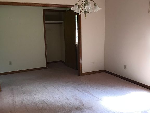 3rd image of 119 Fleetwood Dr