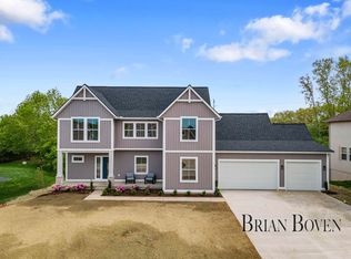 13 Fox Point Ct, Ada, MI 49301