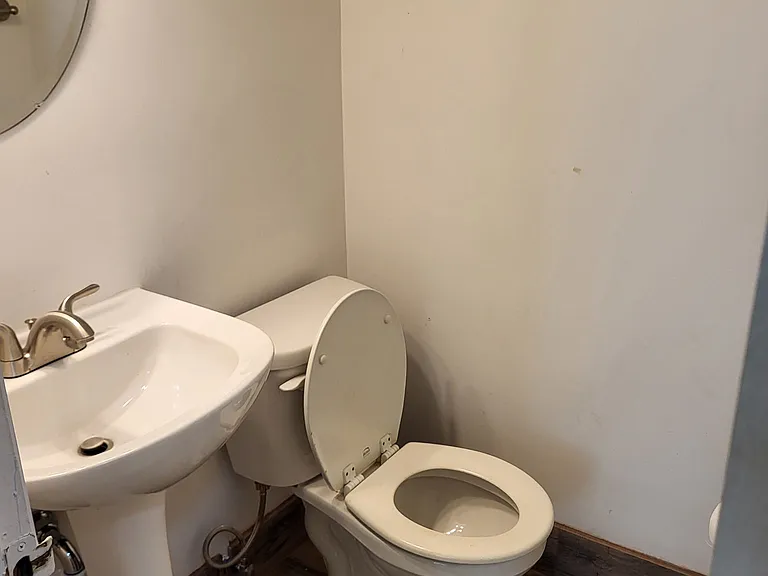 220 Elizabeth St #C6 — Photo 9