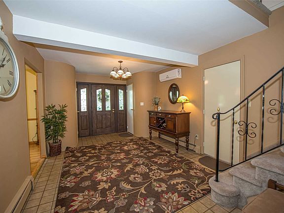 3rd image of 3 Bruce Ln