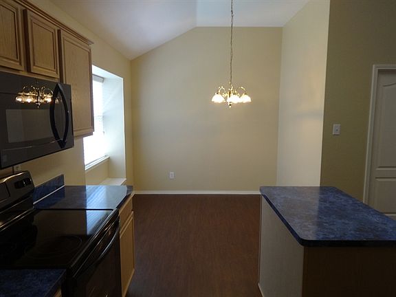 4th image of 427 Orchard Hill Dr