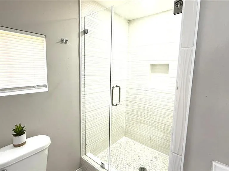 1415 E Thompson Rd — Photo 6