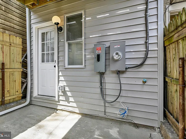 1705 Olive St — Photo 25