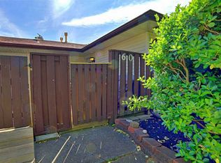 60 Feller Dr, Central Islip, NY 11722