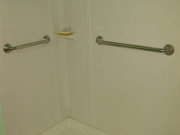 4th image of 702 W Fisher St