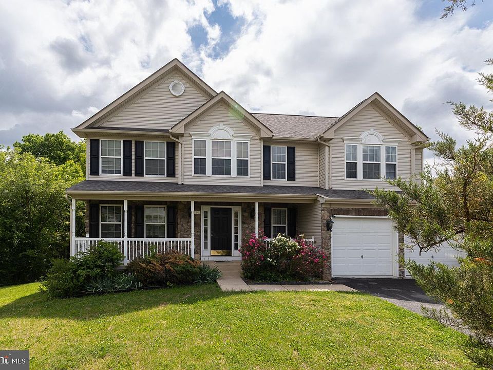 1st image of 102 Blackpowder Ct