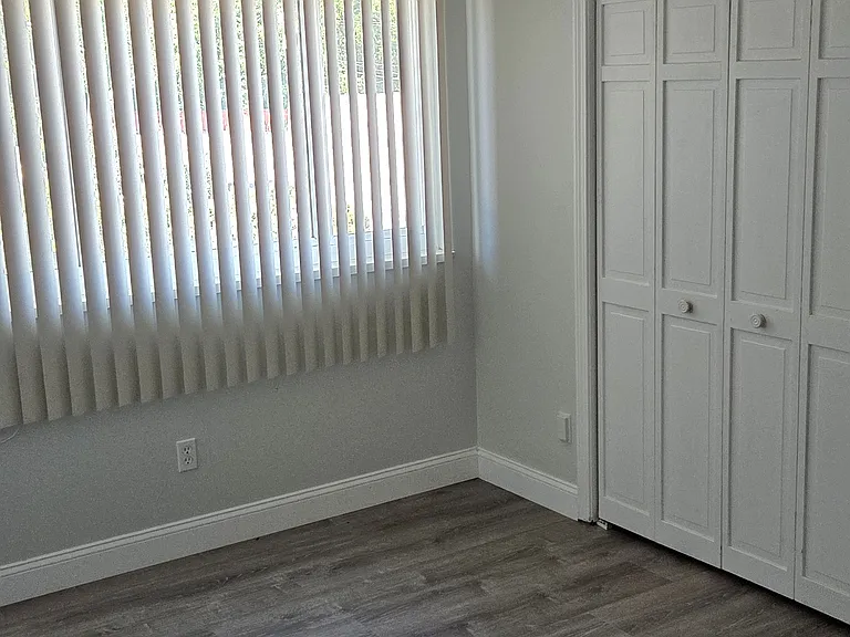 1535 Smith St #4 — Photo 6