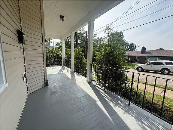 3rd image of 526 Bryan Ave