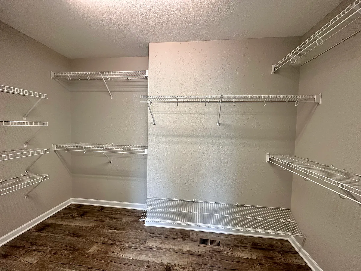 Building Photo - 935 Blue Spruce Way